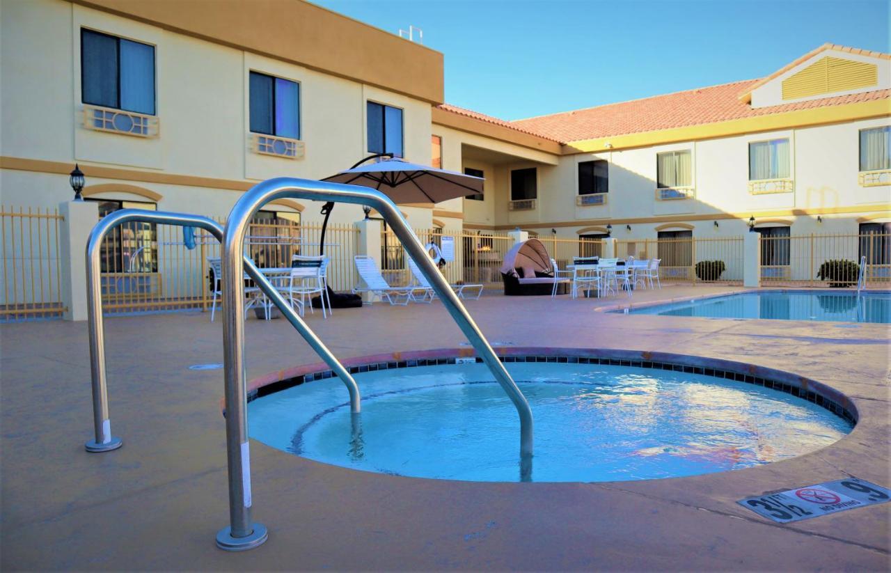 Oasis Inn And Suites 29 Palms Hotel Joshua Tree National Park Туентінайн-Палмс Екстер'єр фото