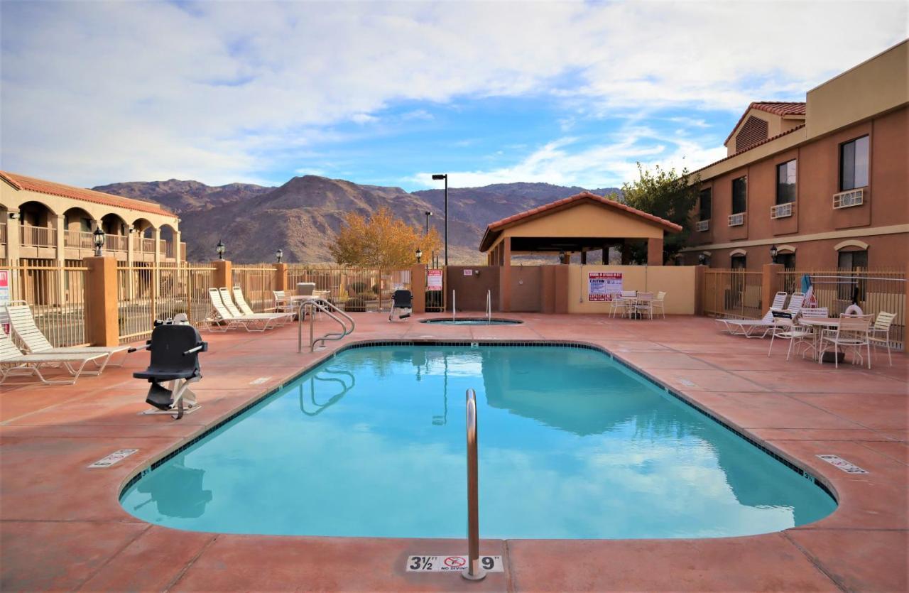 Oasis Inn And Suites 29 Palms Hotel Joshua Tree National Park Туентінайн-Палмс Екстер'єр фото